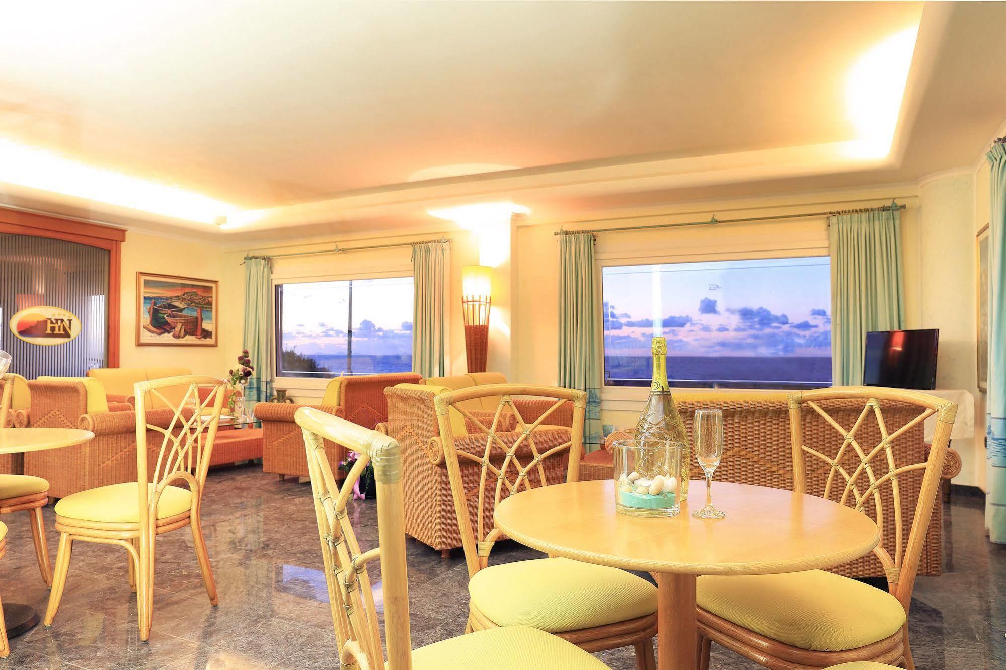 Hotel Nantis Castelsardo Exterior photo