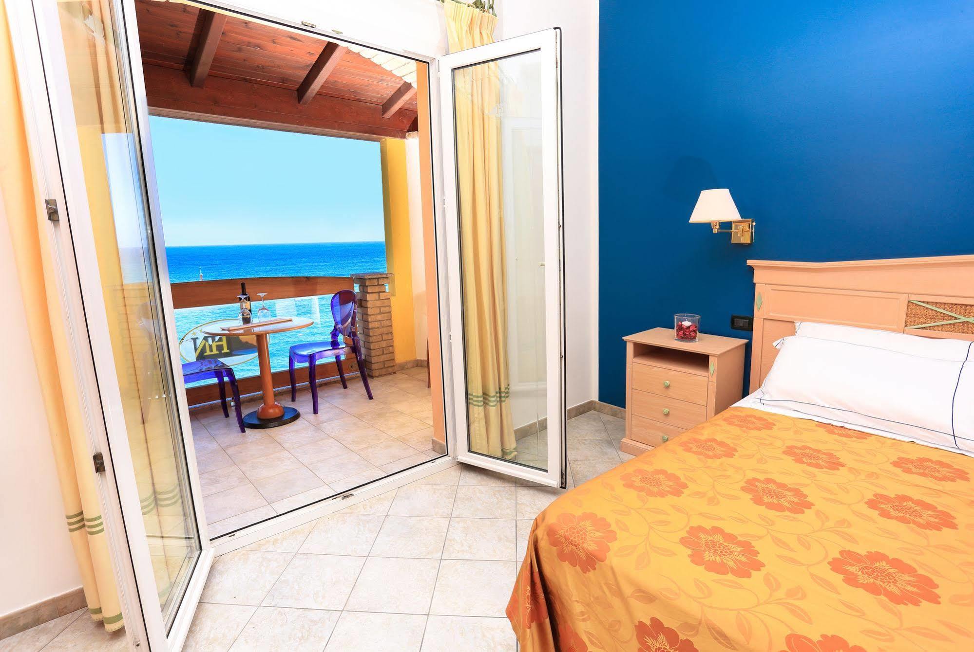Hotel Nantis Castelsardo Exterior photo