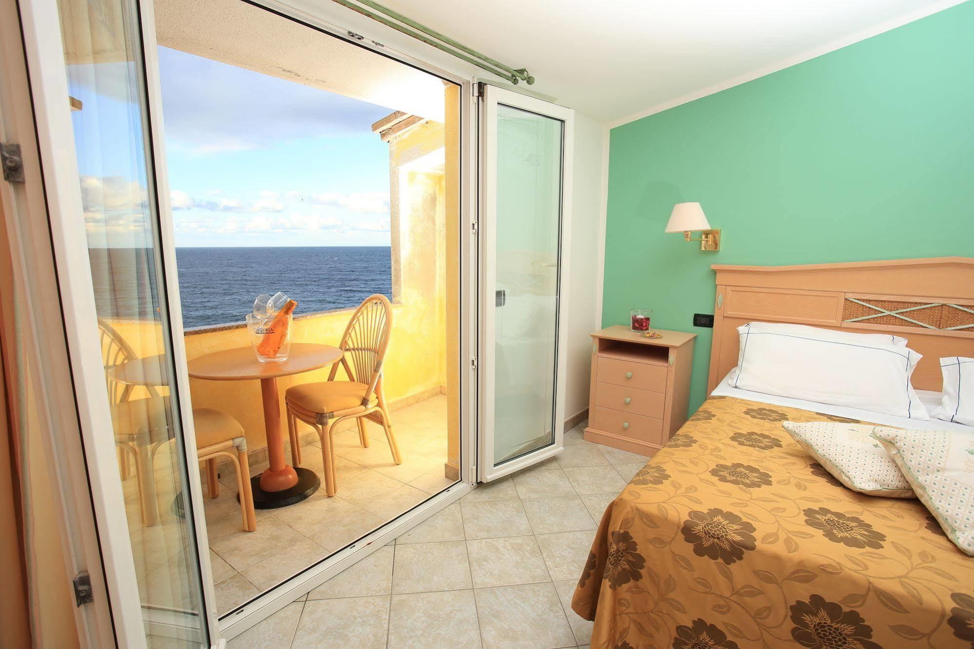 Hotel Nantis Castelsardo Exterior photo