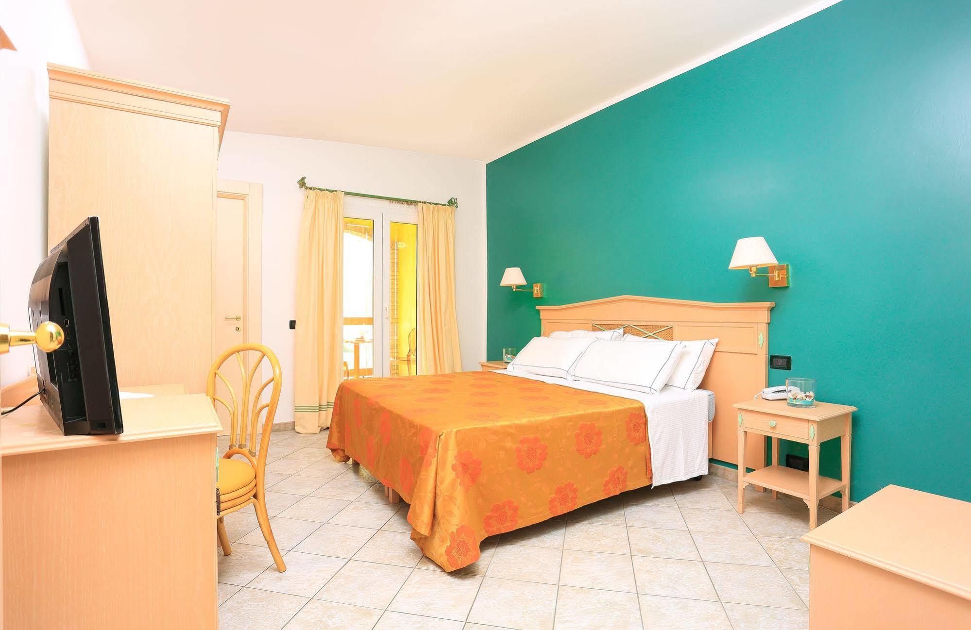 Hotel Nantis Castelsardo Exterior photo